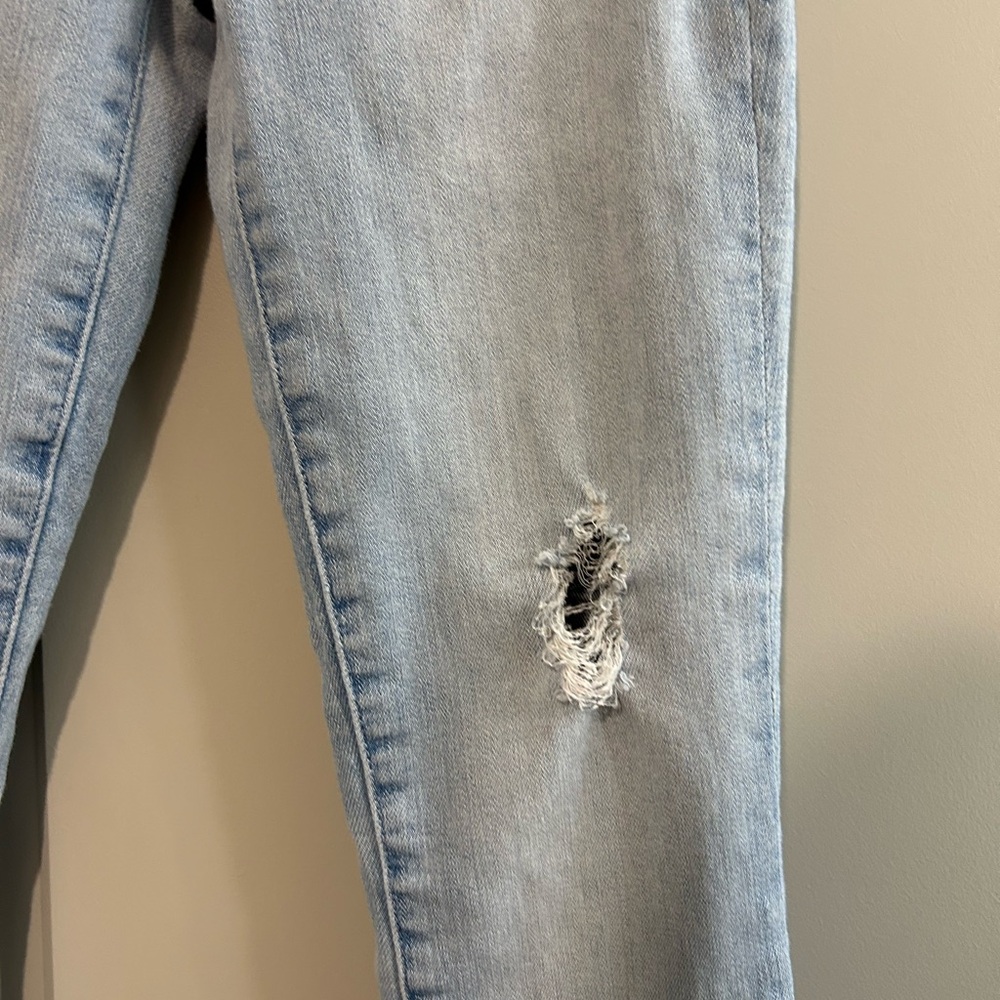 MOTHER The Insider Crop Step Chew light wash jeans - Picture 2 of 9